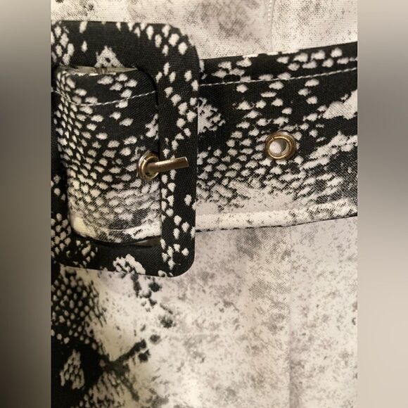 NWT Gianni Bini Python Print Wide Leg Cropped Pants - Picture 3 of 10